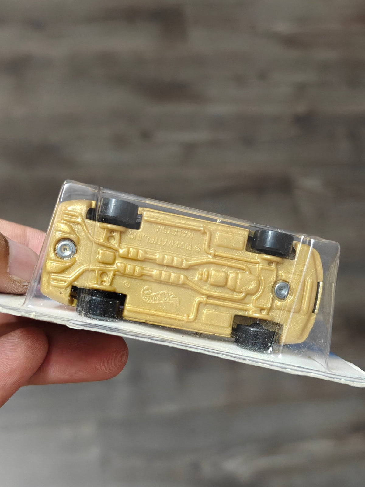 Blue Card Hot Wheels BMW 850i - Gold - Kinder Logs