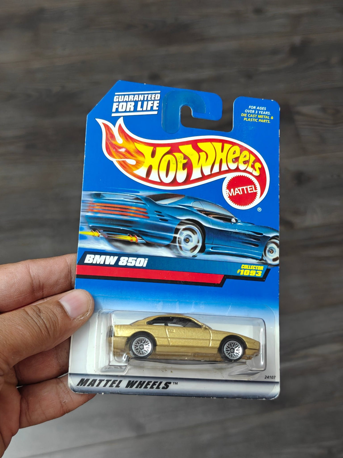 Blue Card Hot Wheels BMW 850i - Gold - Kinder Logs