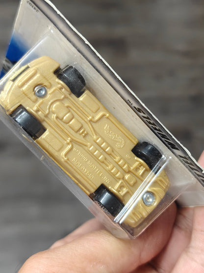 Blue Card Hot Wheels BMW 850i - Gold - Kinder Logs