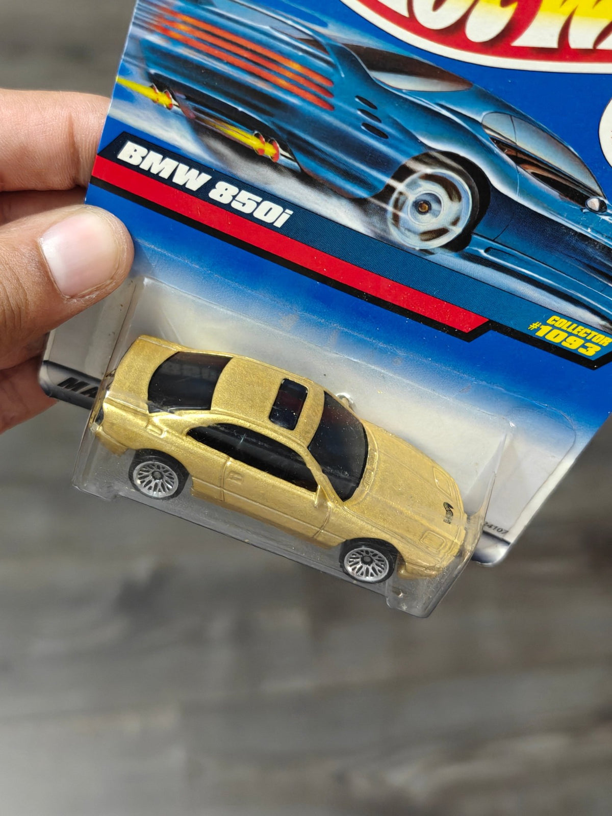 Blue Card Hot Wheels BMW 850i - Gold - Kinder Logs