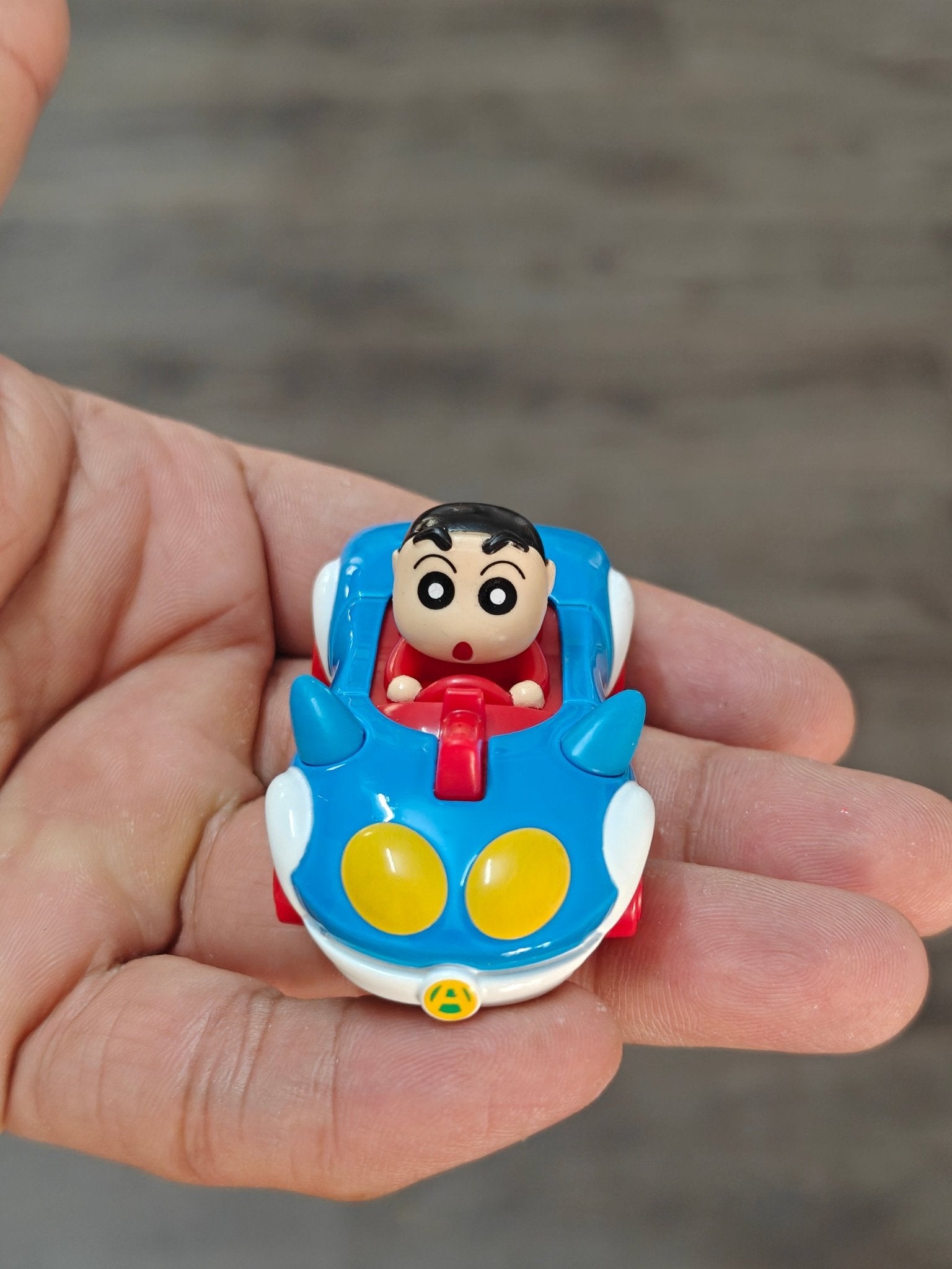Dream Tomica Crayon Shinchan Car (Tomica 169 - Open Box) - Kinder Logs