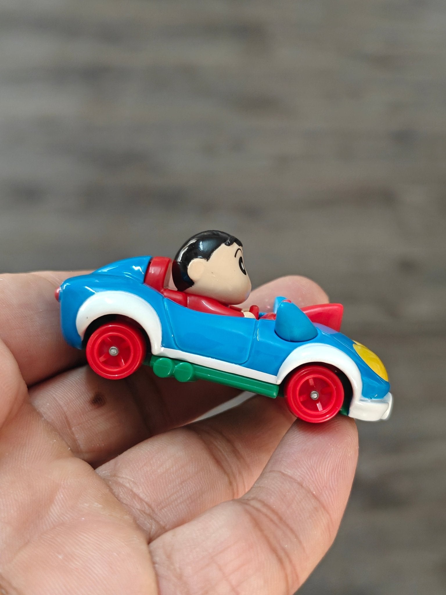 Dream Tomica Crayon Shinchan Car (Tomica 169 - Open Box) - Kinder Logs