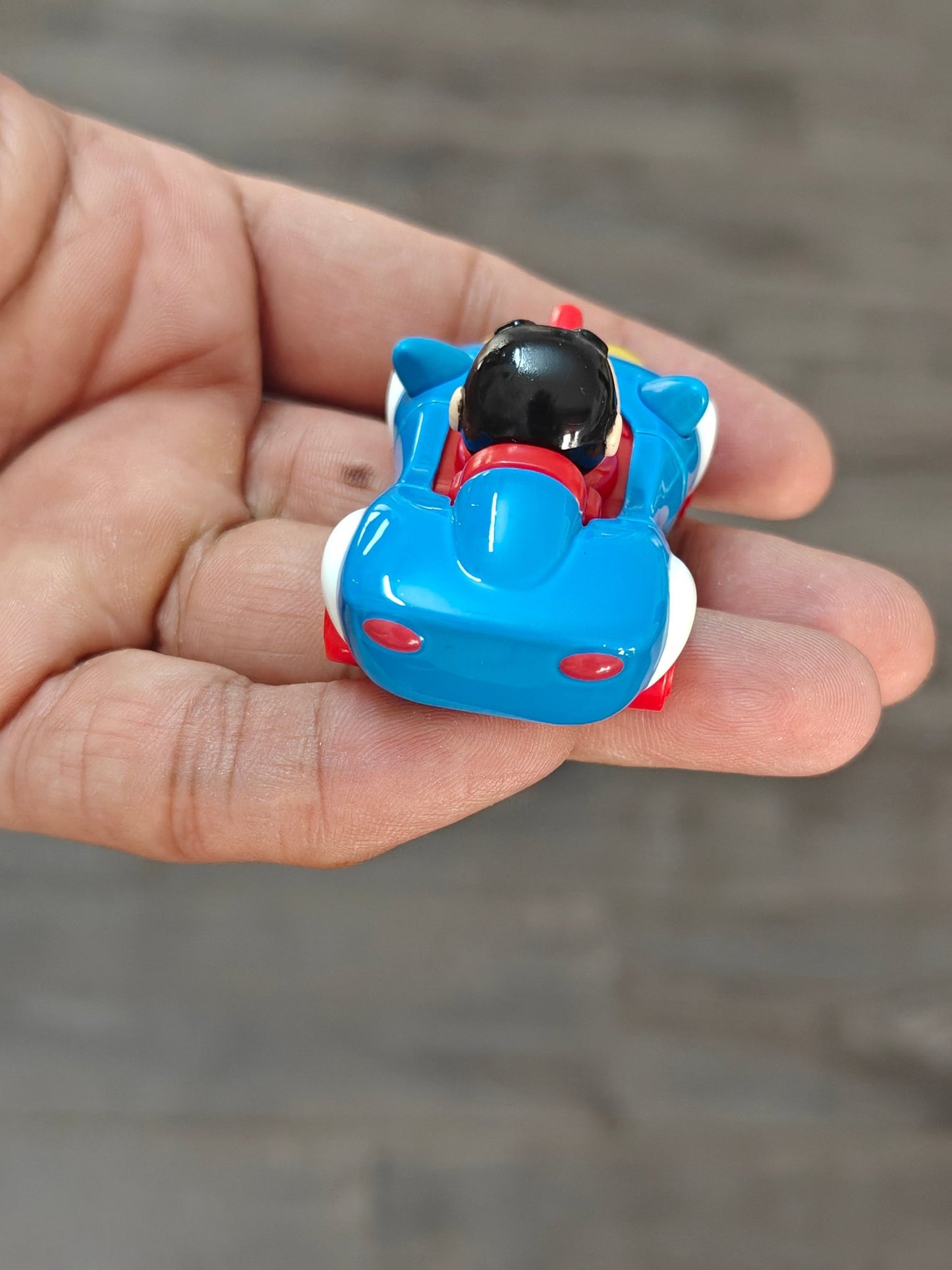Dream Tomica Crayon Shinchan Car (Tomica 169 - Open Box) - Kinder Logs