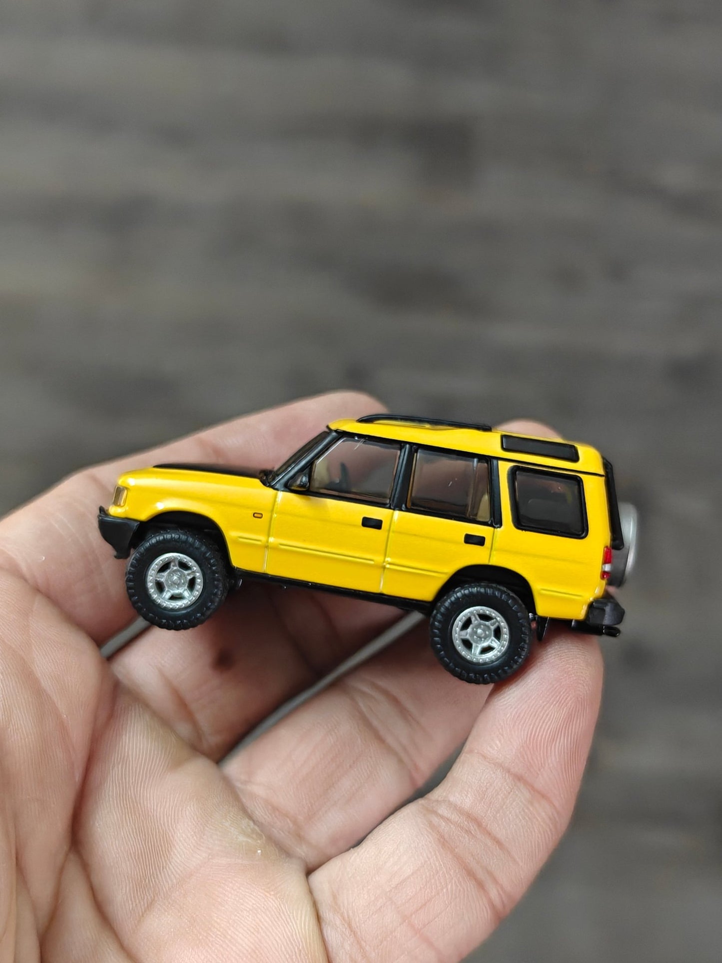 Elite64 Hot Wheels Mod Shop - 1994 Land Rover Discovery (Imported) - Kinder Logs