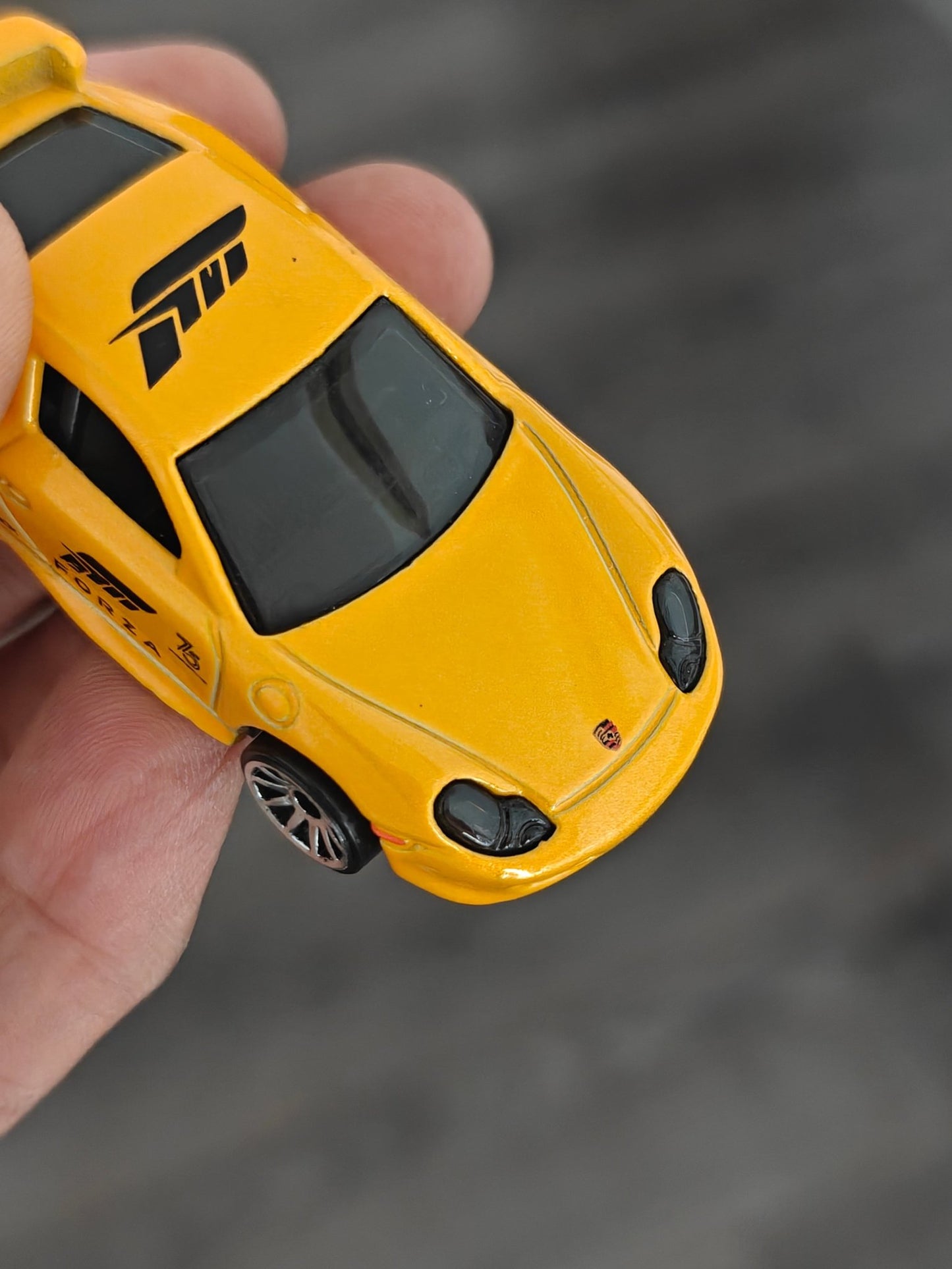 FORZA Hot Wheels Porsche 911 GT3 (Uncarded - New) - Kinder Logs