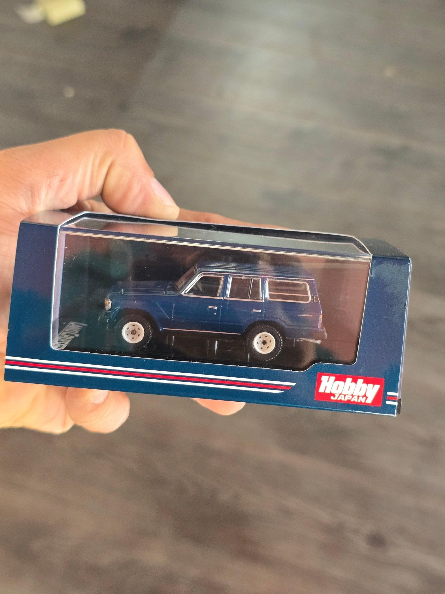 Hobby Japan 1981 Toyota Land Cruiser 60 GX (Broken Side Mirrors) - Kinder Logs