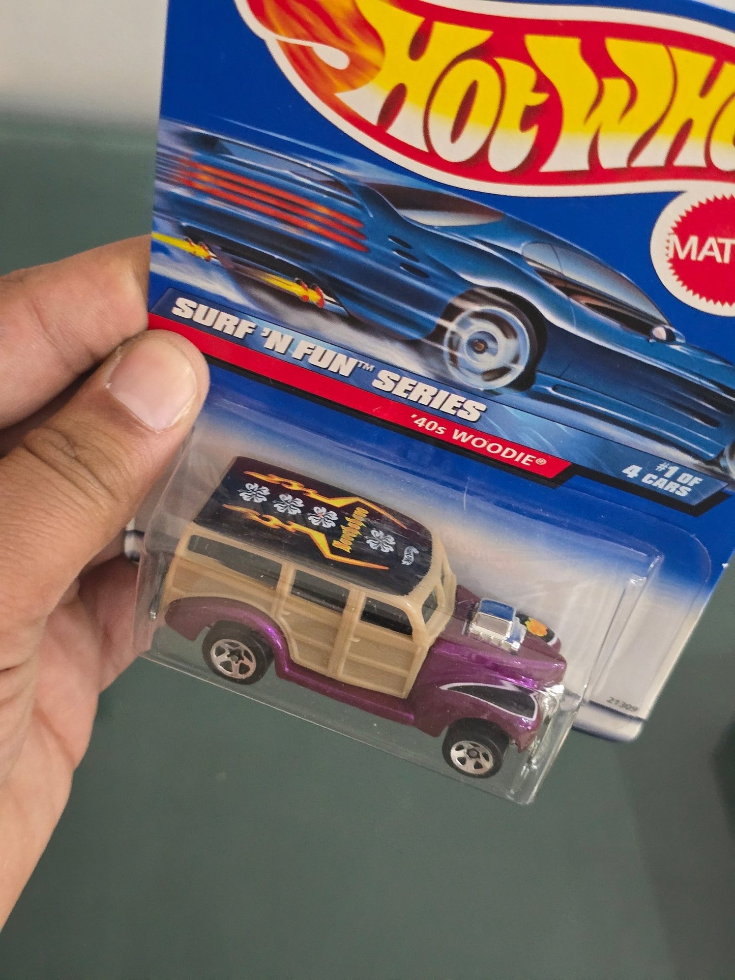 Hot Wheels 1940s Woodie - Surf 'N Fun Series - Kinder Logs