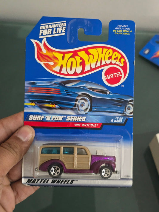Hot Wheels 1940s Woodie - Surf 'N Fun Series - Kinder Logs
