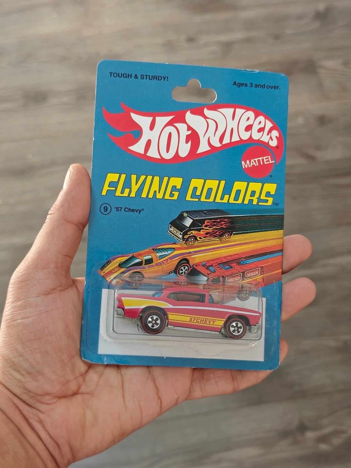Hot Wheels 1957 Chevy "Flying Colors" (Imported) - Kinder Logs