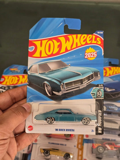 Hot Wheels 1966 Buick Riviera (Imported) - Kinder Logs