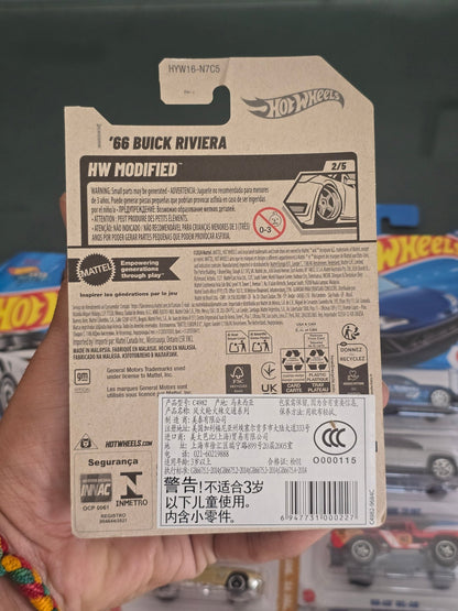 Hot Wheels 1966 Buick Riviera (Imported) - Kinder Logs