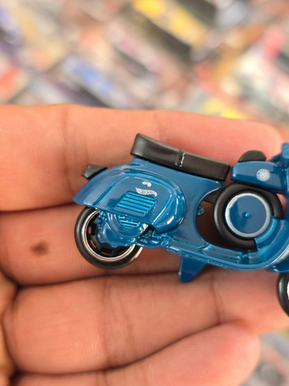 Hot Wheels 1966 Vespa 90 SS Super Sprint Scooter (Uncarded) - Kinder Logs