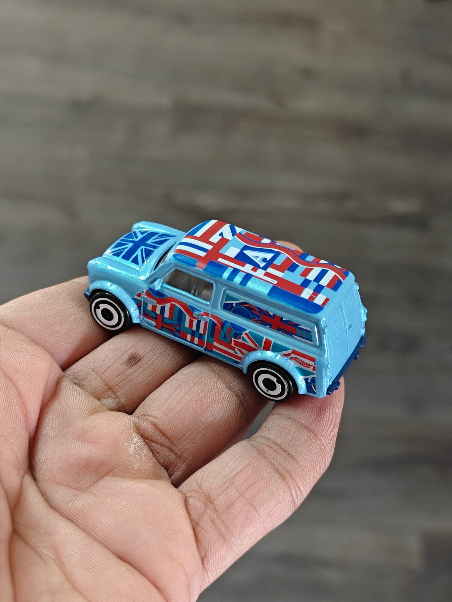 Hot Wheels 1967 Austin Mini Van - Blue (Uncarded - New) - Kinder Logs