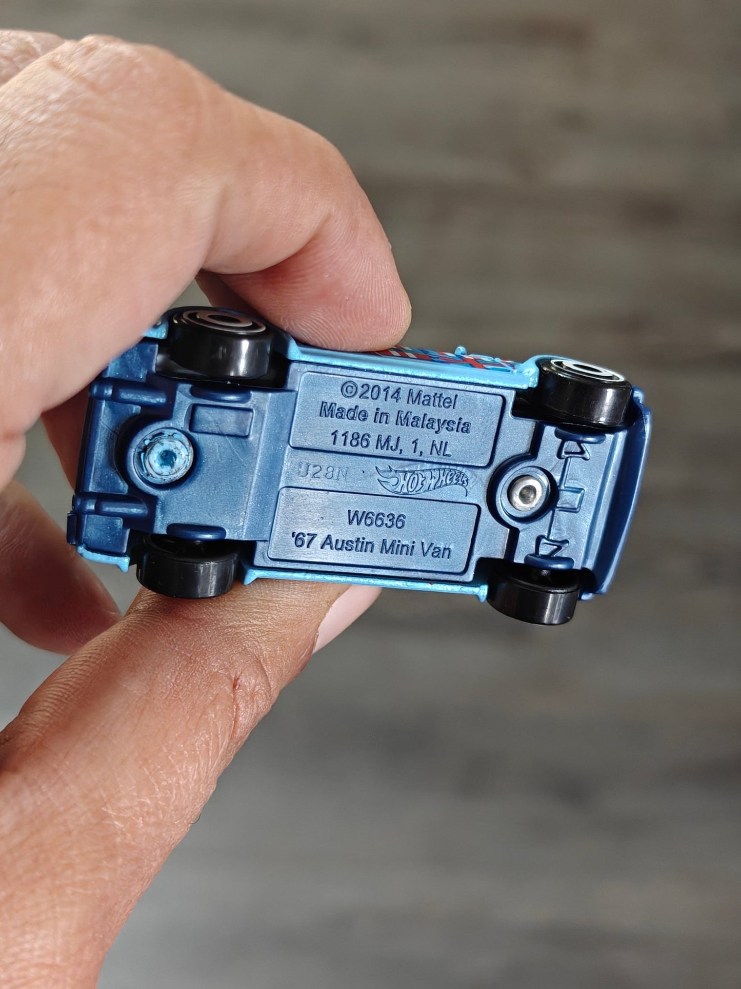 Hot Wheels 1967 Austin Mini Van - Blue (Uncarded - New) - Kinder Logs