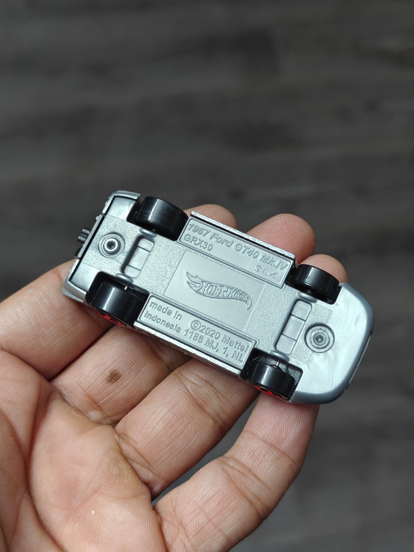 Hot Wheels 1967 Ford GT40 MKIV - Silver (Uncarded - New) - Kinder Logs