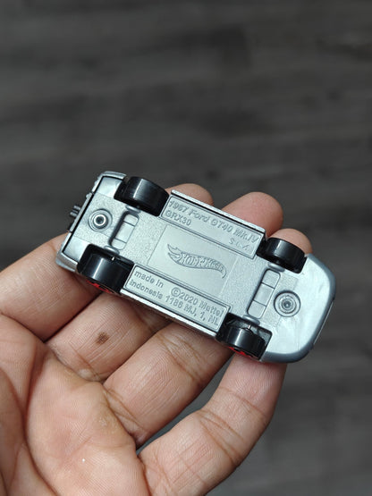 Hot Wheels 1967 Ford GT40 MKIV - Silver (Uncarded - New) - Kinder Logs