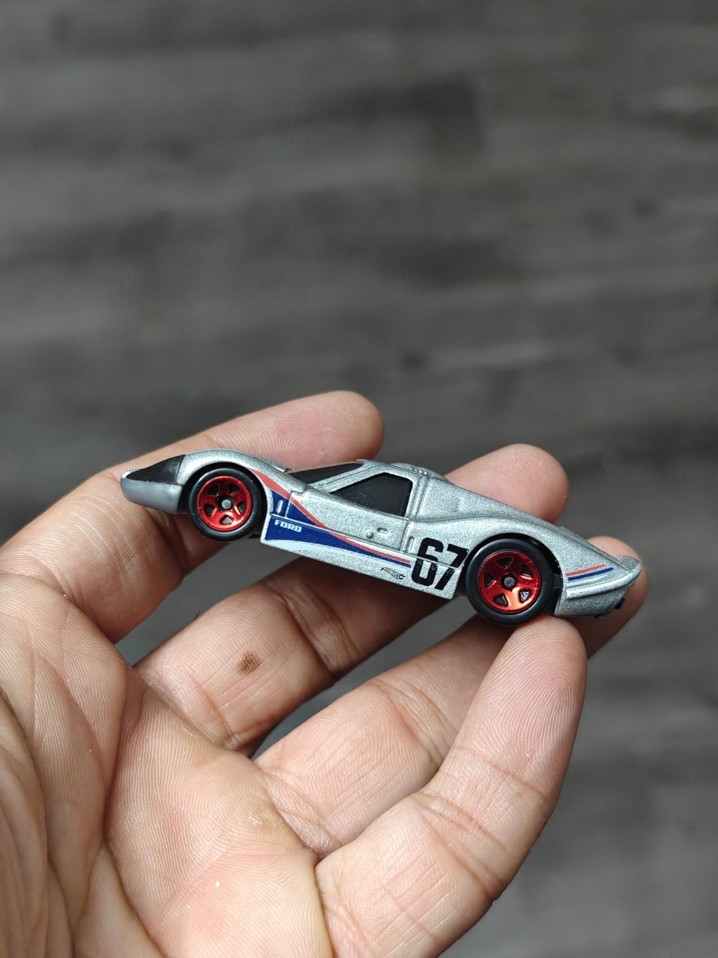 Hot Wheels 1967 Ford GT40 MKIV - Silver (Uncarded - New) - Kinder Logs