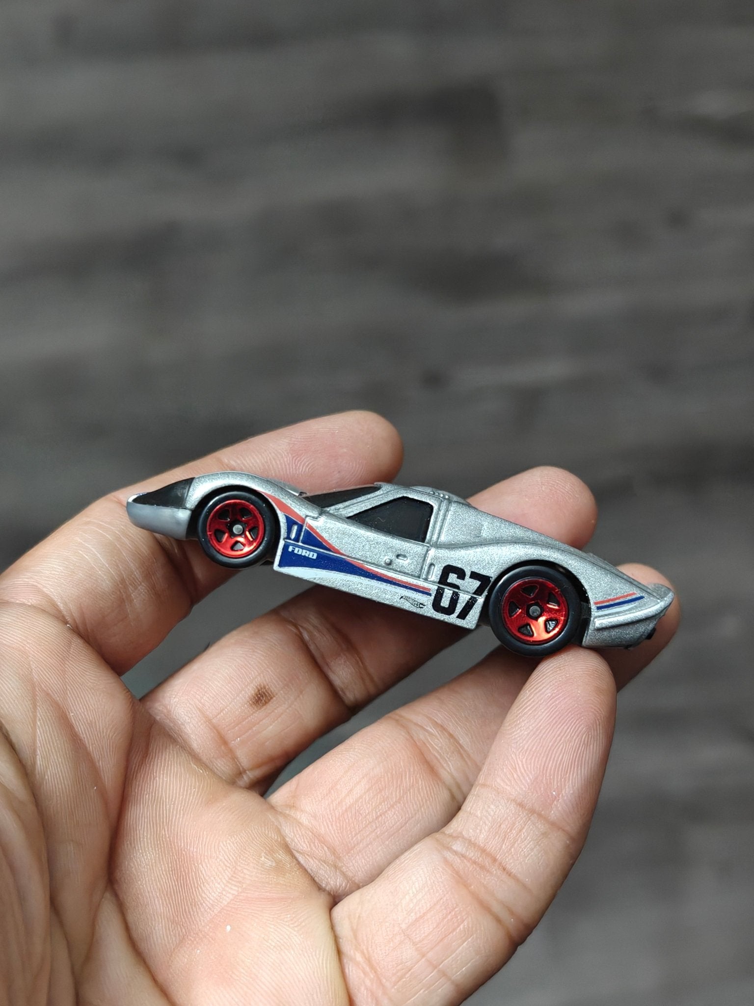 Hot Wheels 1967 Ford GT40 MKIV - Silver (Uncarded - New) - Kinder Logs