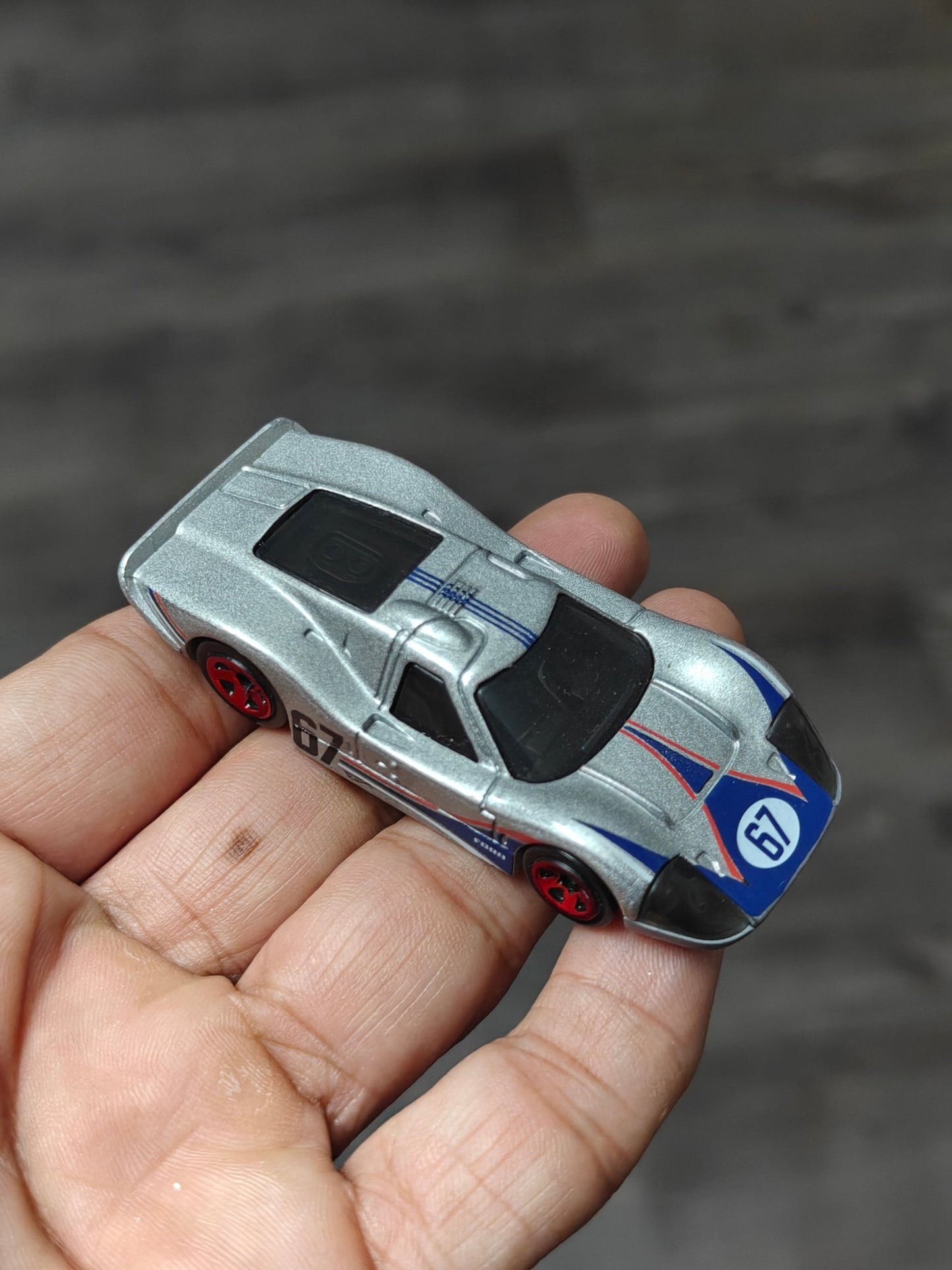 Hot Wheels 1967 Ford GT40 MKIV - Silver (Uncarded - New) - Kinder Logs