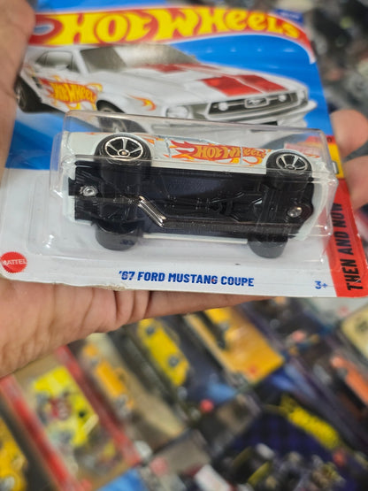 Hot Wheels 1967 Ford Mustang Coupe - White (Imported) - Kinder Logs