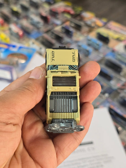 Hot Wheels 1967 Jeepster Commando - Uncarded (Imported) - Kinder Logs