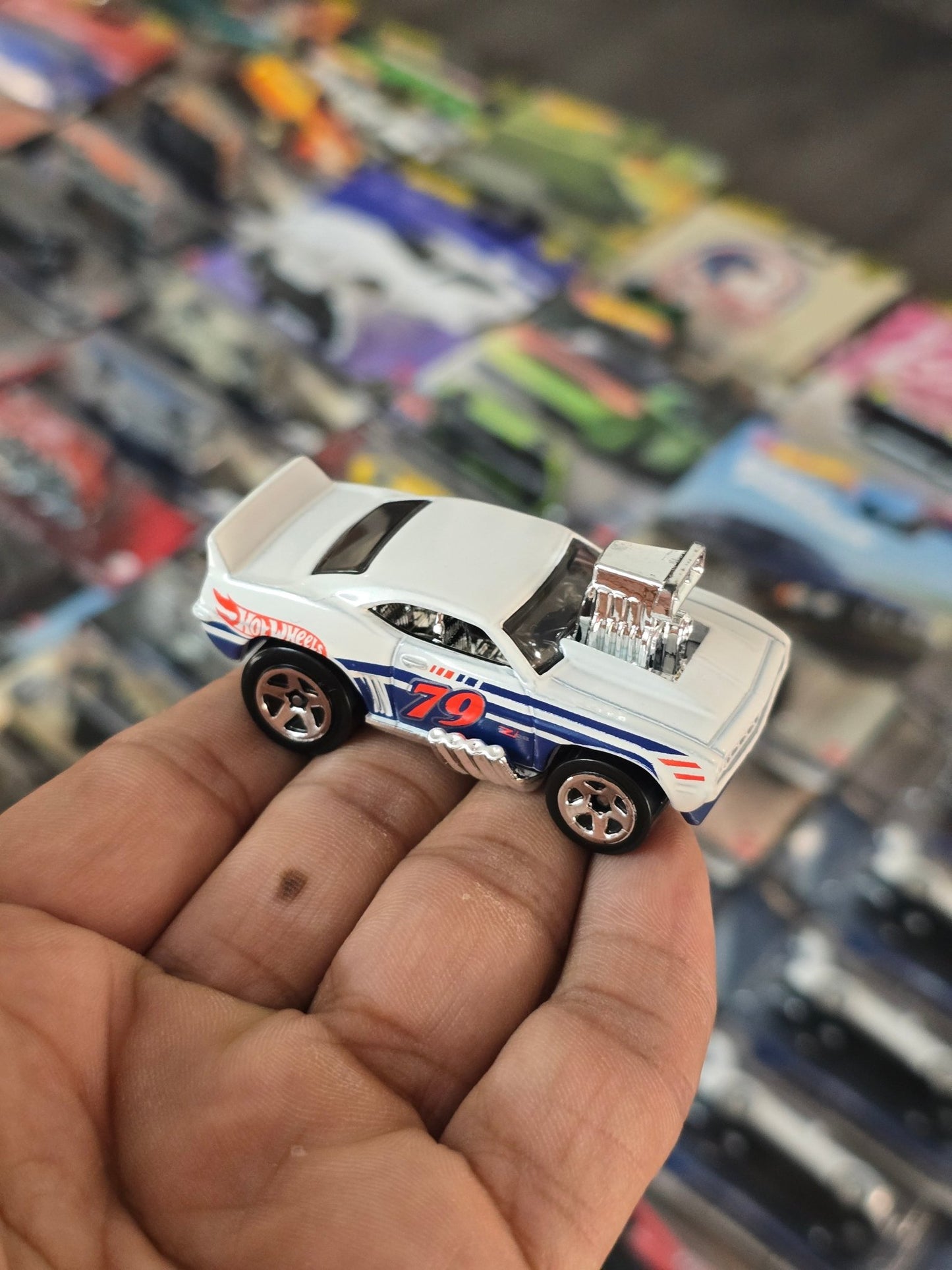 Hot Wheels 1969 Chevy Camaro Z28 Tooned - White (Uncarded) - Kinder Logs