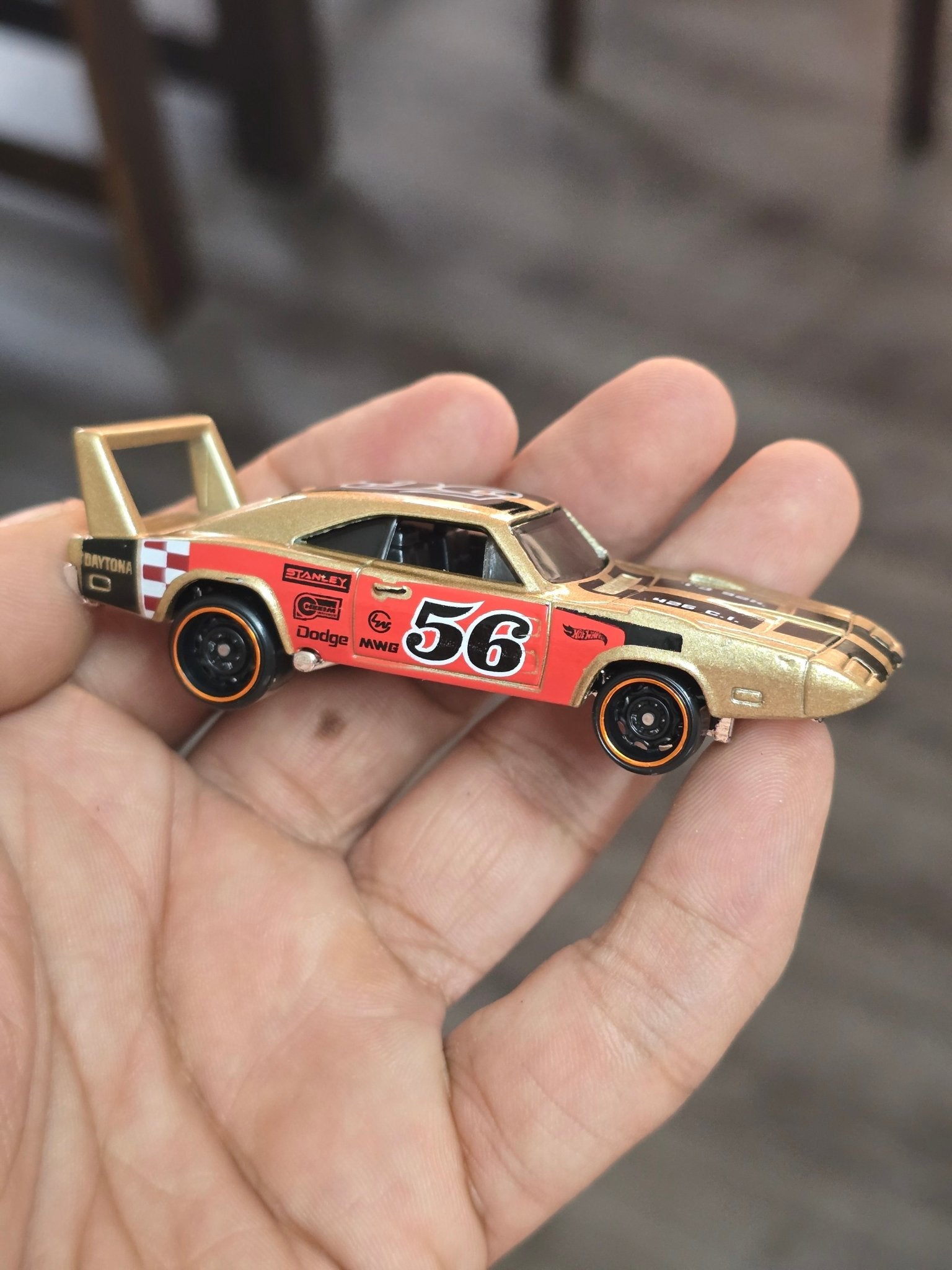 Hot Wheels 1969 Dodge Charger Daytona - Gold (Uncarded) - Kinder Logs