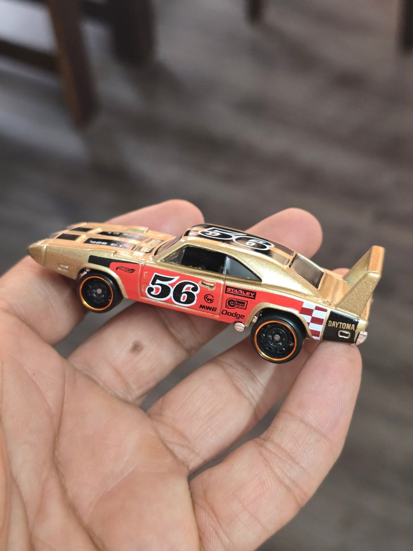 Hot Wheels 1969 Dodge Charger Daytona - Gold (Uncarded) - Kinder Logs