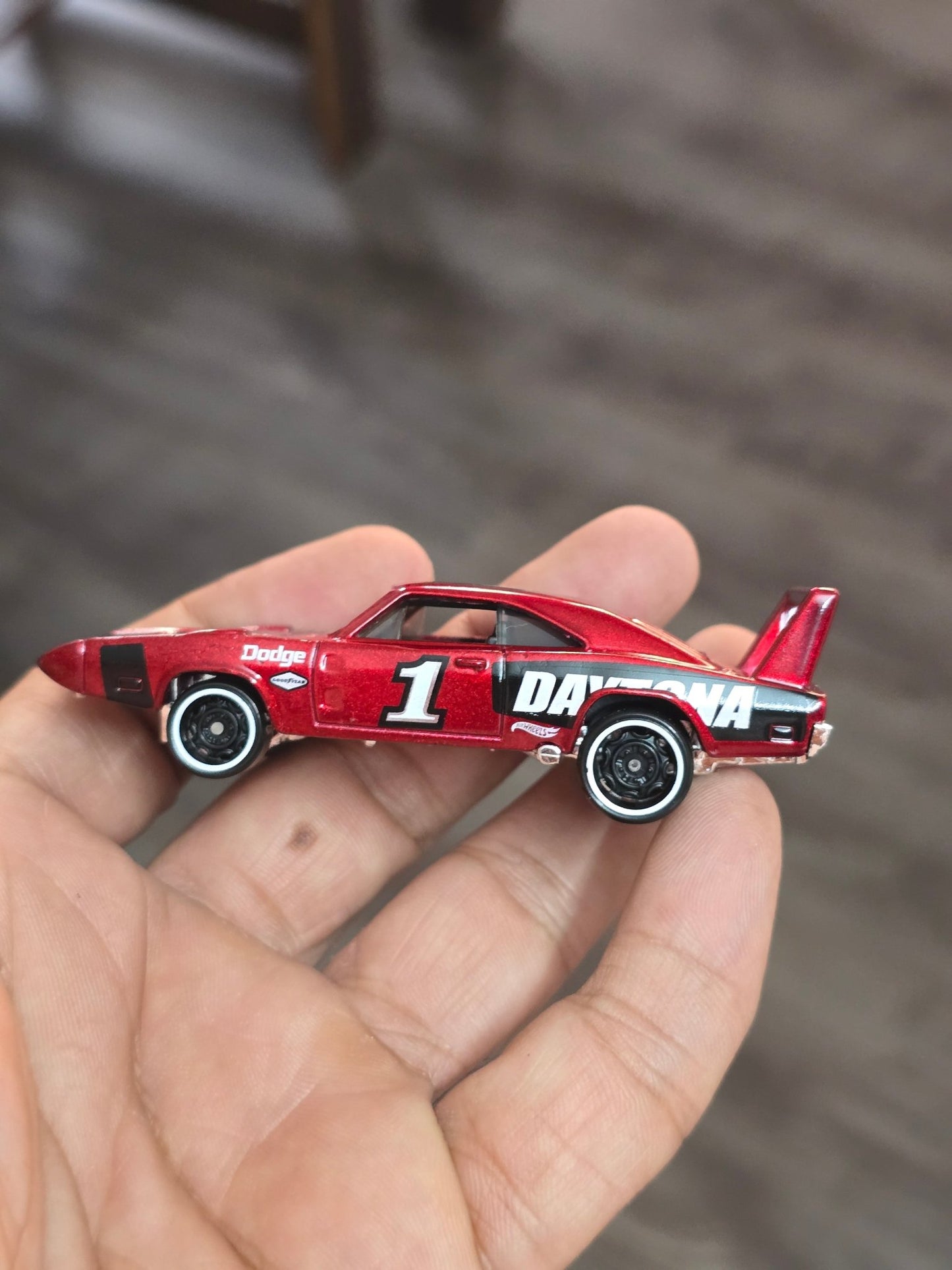 Hot Wheels 1969 Dodge Charger Daytona Mopar (Uncarded) - Kinder Logs