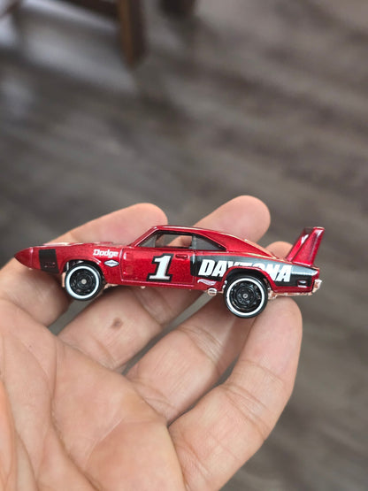 Hot Wheels 1969 Dodge Charger Daytona Mopar (Uncarded) - Kinder Logs