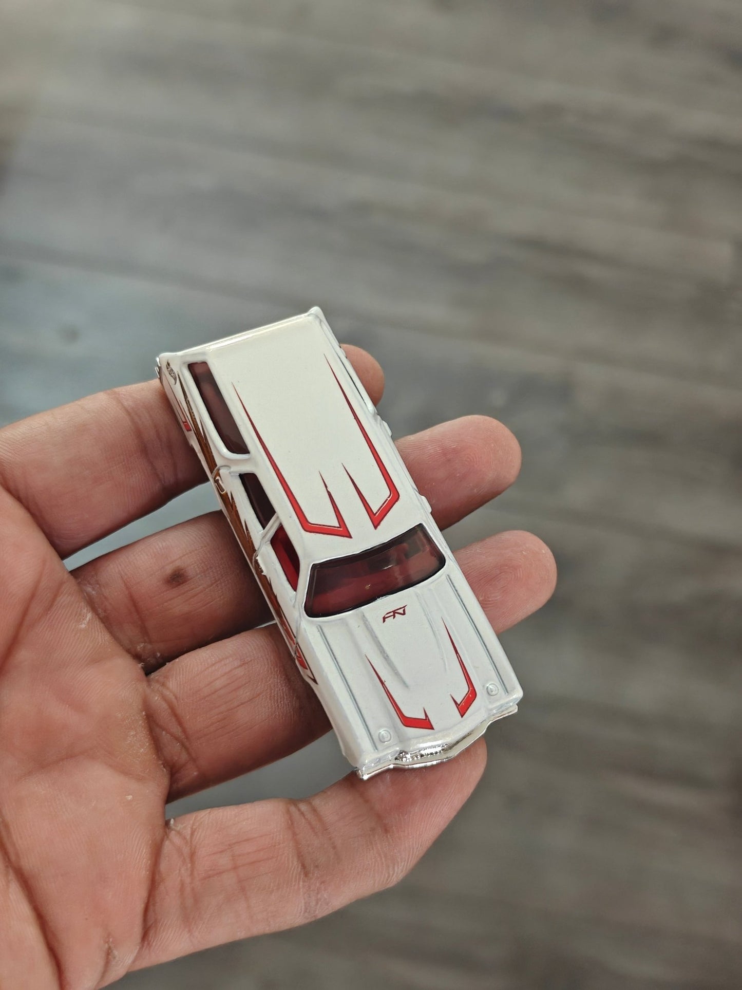 Hot Wheels 1970 Chevelle SS Wagon - White (Uncarded - New) - Kinder Logs