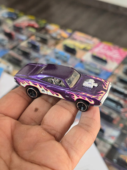 Hot Wheels 1970 Dodge Charger Flames Series (Uncarded) - Kinder Logs