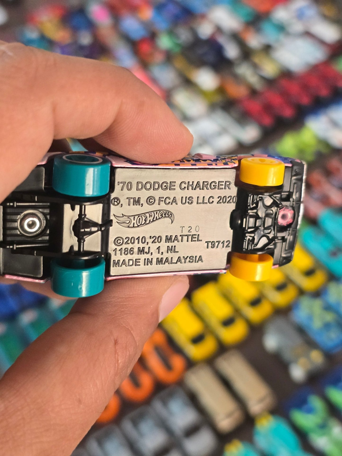 Hot Wheels 1970 Dodge Charger R/T - Pink (Used Car) - Kinder Logs