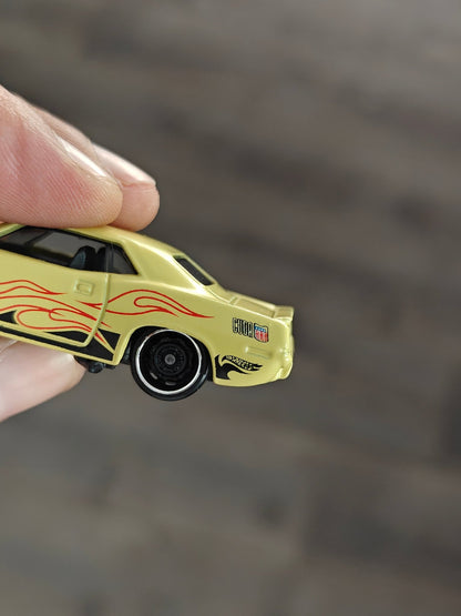Hot Wheels 1970 Plymouth AAR Cuda - Yellow (Uncarded - New) - Kinder Logs