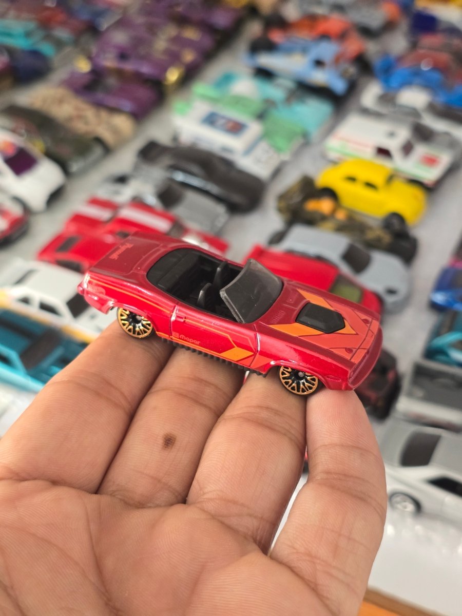 Hot Wheels 1970 Plymouth Barracuda - Red (Uncarded) - Kinder Logs