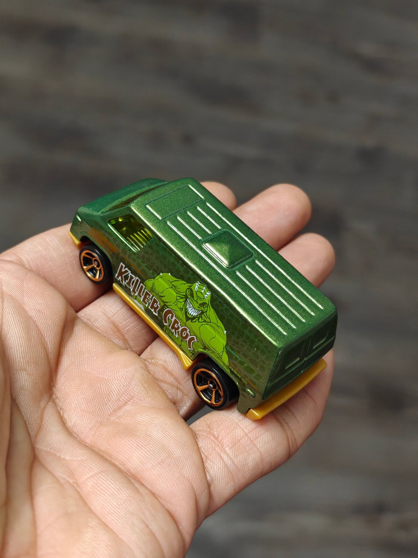 Hot Wheels 1970s Van - Killer Croc (Uncarded - New) - Kinder Logs