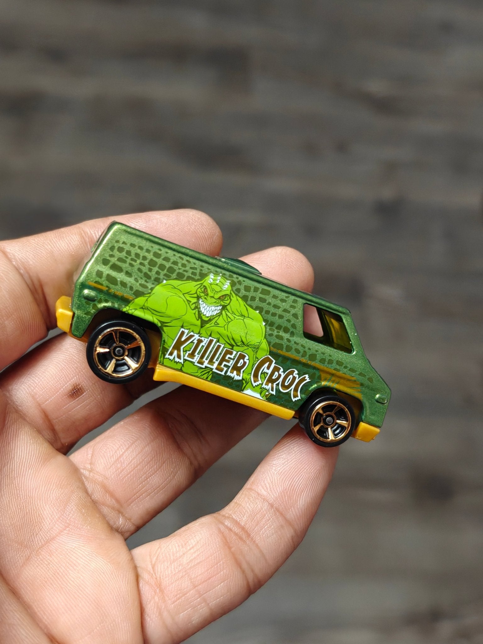 Hot Wheels 1970s Van - Killer Croc (Uncarded - New) - Kinder Logs