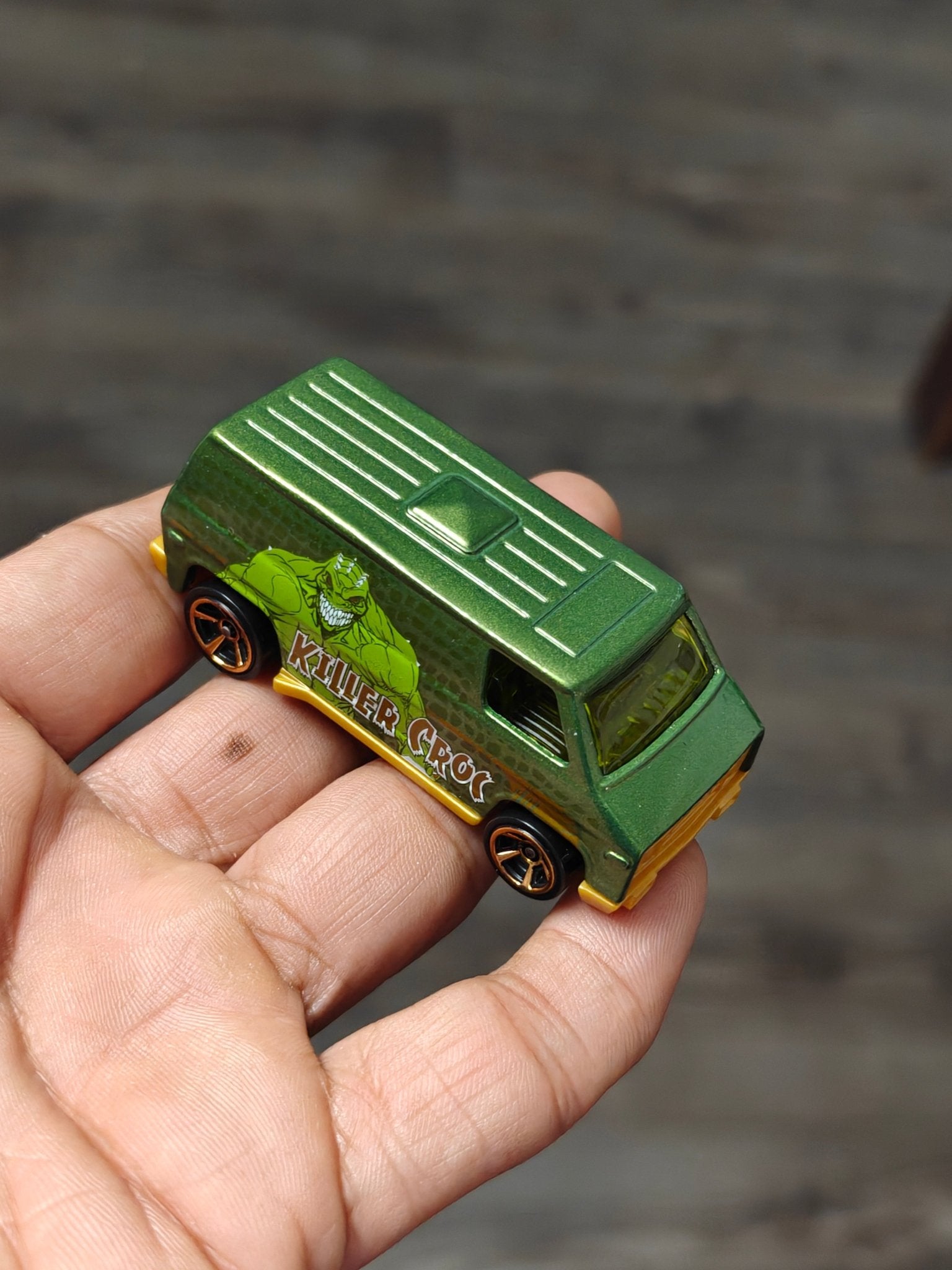 Hot Wheels 1970s Van - Killer Croc (Uncarded - New) - Kinder Logs