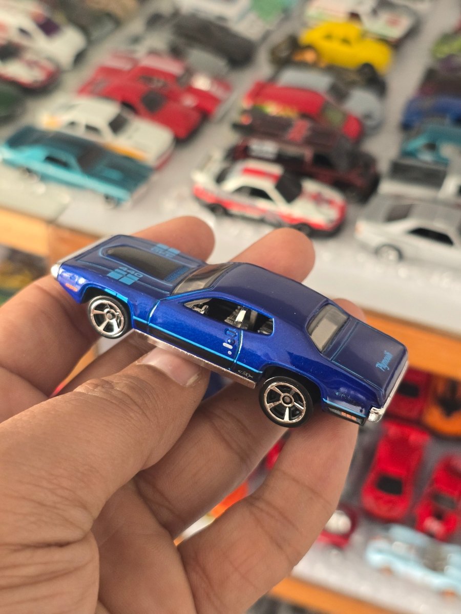 Hot Wheels 1971 Plymouth GTX - Blue (Uncarded) - Kinder Logs