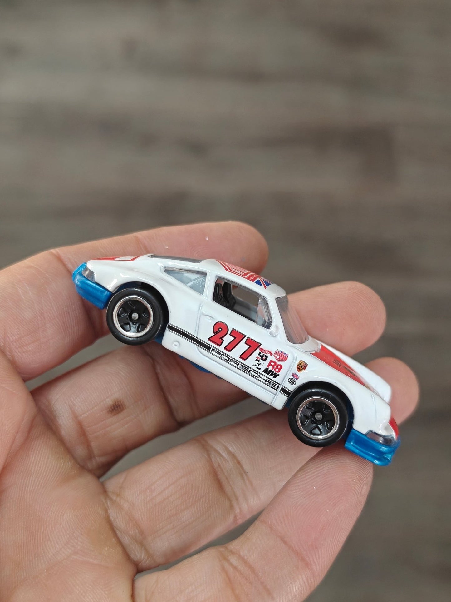 Hot Wheels 1971 Porsche 911 Urban Outlaw (Uncarded - New) - Kinder Logs