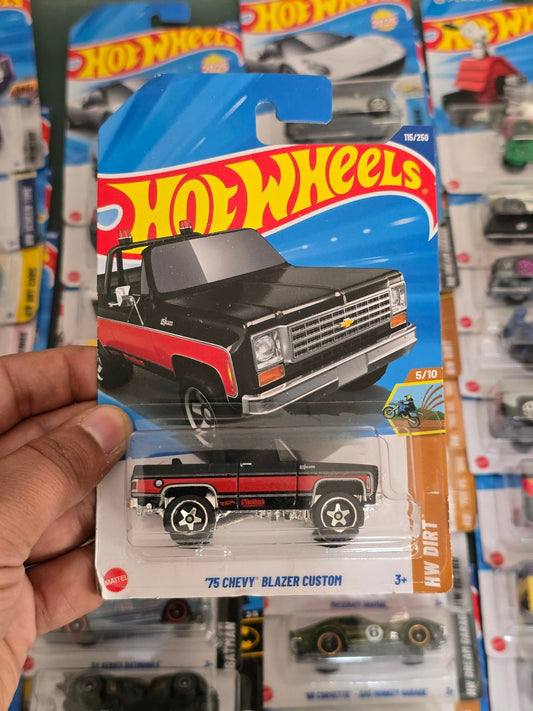 Hot Wheels 1975 Chevy Blazer Custom (Imported) - Kinder Logs