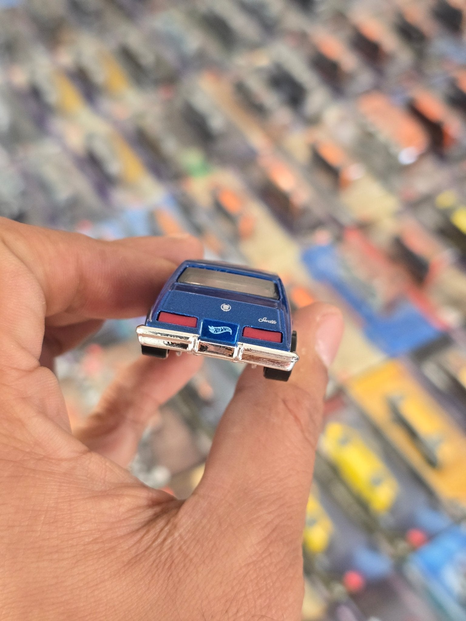 Hot Wheels 1982 Cadillac Seville (Uncarded) - Kinder Logs