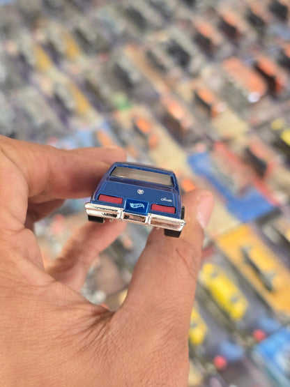 Hot Wheels 1982 Cadillac Seville (Uncarded) - Kinder Logs