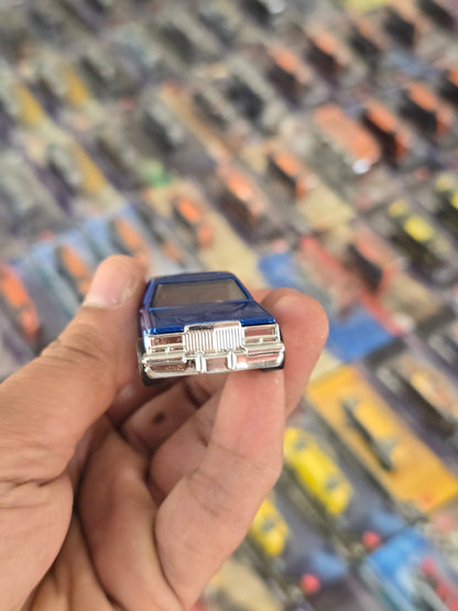 Hot Wheels 1982 Cadillac Seville (Uncarded) - Kinder Logs