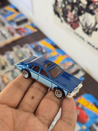 Hot Wheels 1982 Cadillac Seville (Uncarded) - Kinder Logs