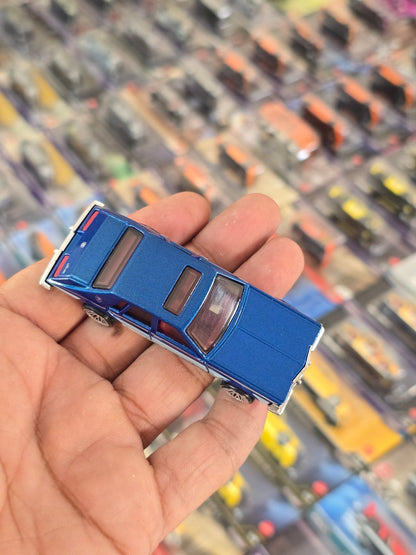 Hot Wheels 1982 Cadillac Seville (Uncarded) - Kinder Logs
