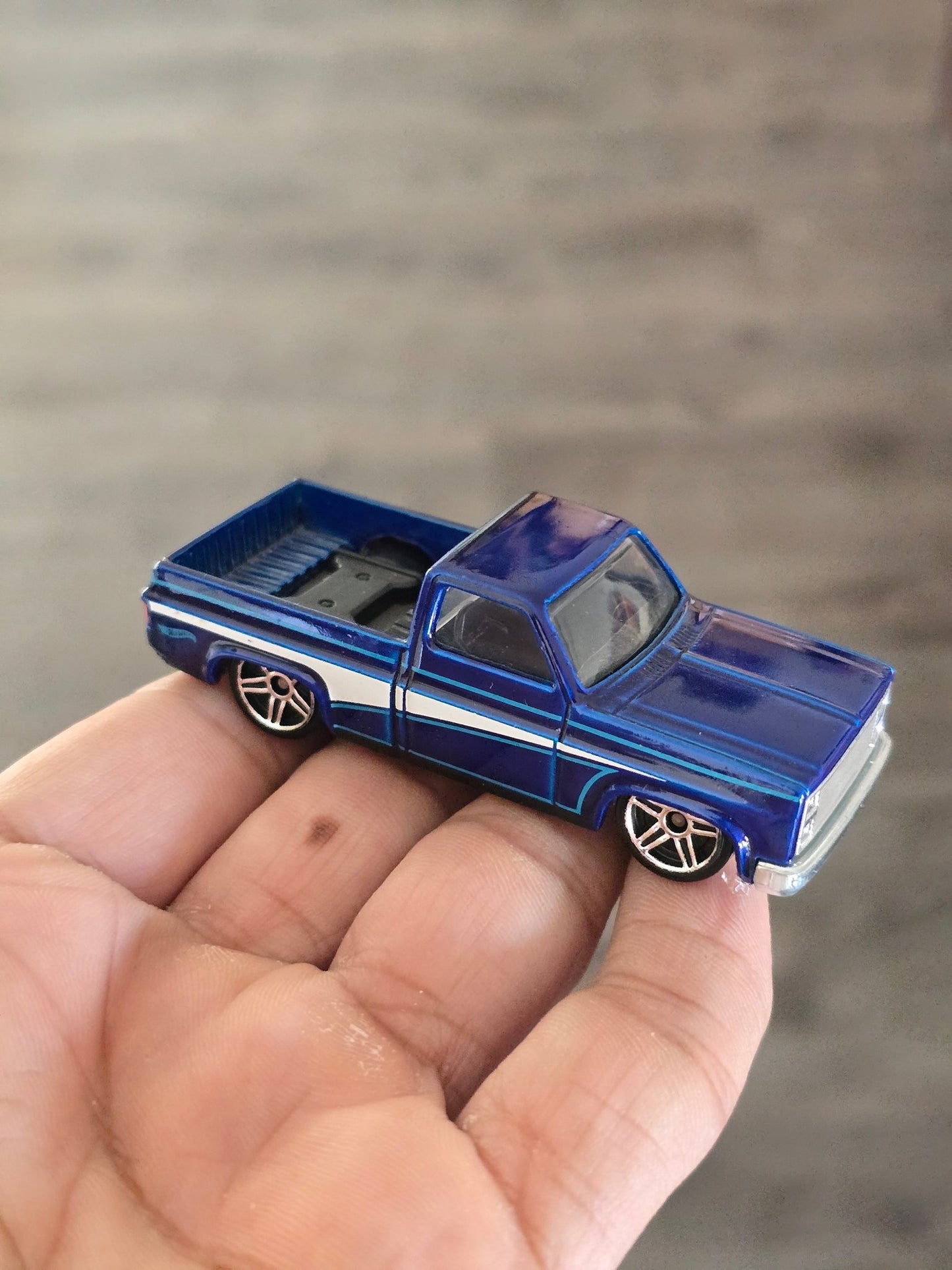 Hot Wheels 1983 Chevrolet Silverado (Uncarded - New) - Kinder Logs