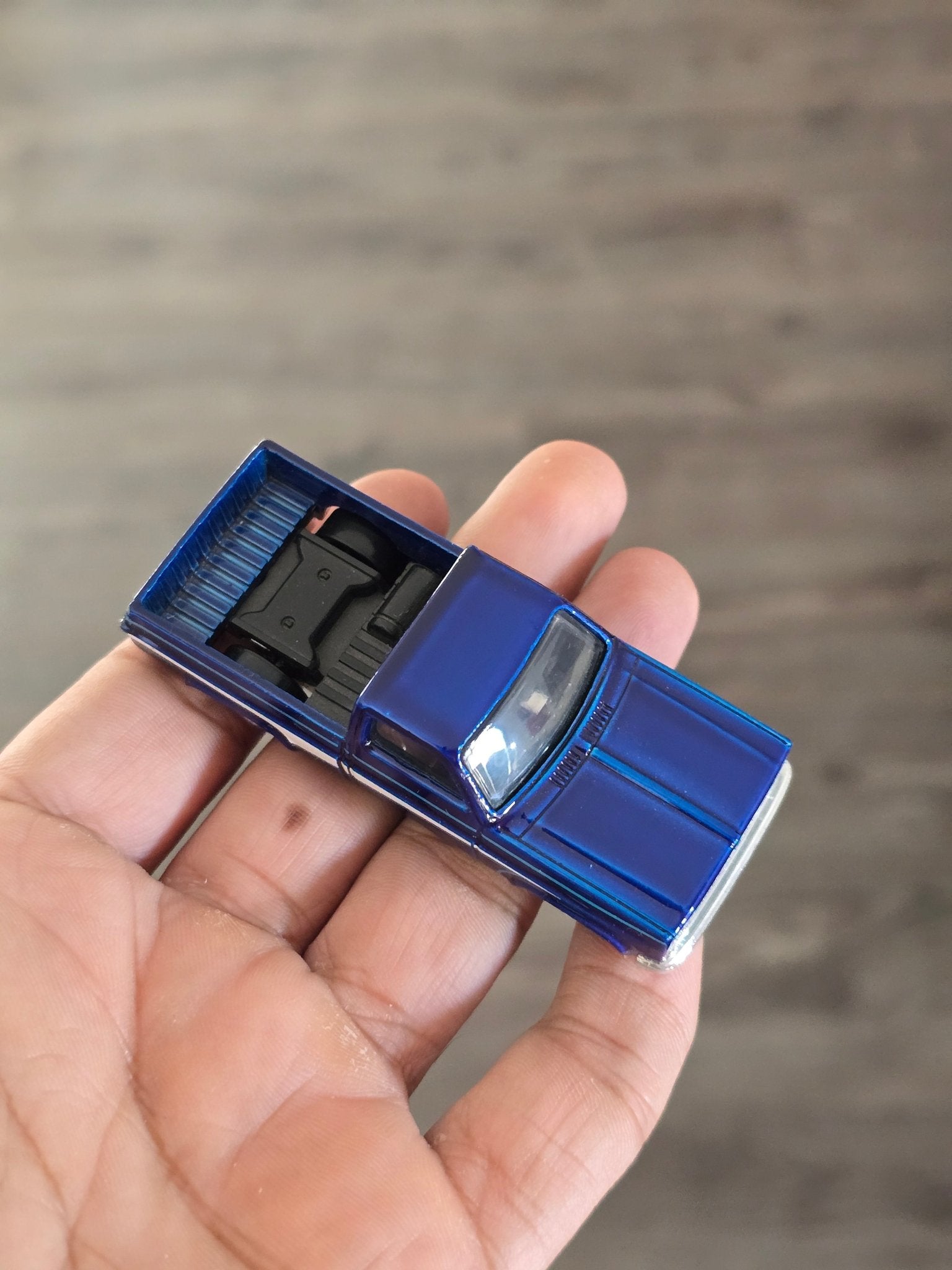 Hot Wheels 1983 Chevrolet Silverado (Uncarded - New) - Kinder Logs