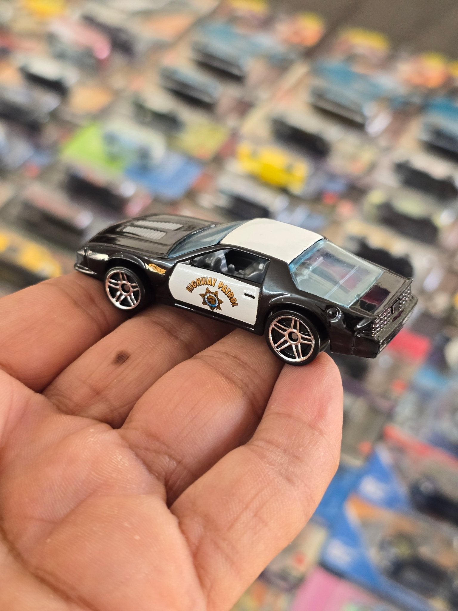 Hot Wheels 1985 Chevrolet Camaro Police Car (Uncarded) - Kinder Logs