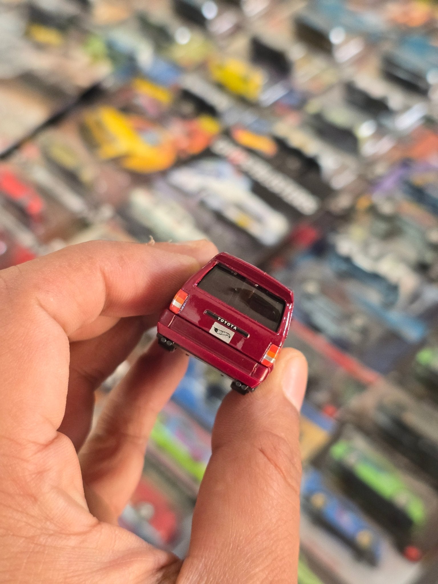 Hot Wheels 1986 Toyota Van - Maroon (Uncarded) - Kinder Logs